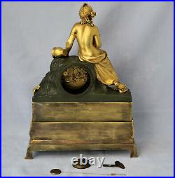 PENDULE en Bronze Doré Nymphe des Sources dEpoque Empire vers 1810/1820