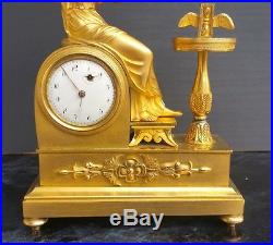 Petite Pendule Bronze Dore Mat Et Brillant Ep. Empire Vers 1820 H. 20cm Clock