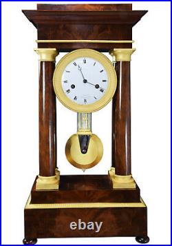 PORTIQUE CHEVILLE. Kaminuhr Empire clock bronze horloge antique pendule uhren