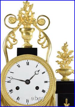 PORTIQUE EMPIRE. Kaminuhr Empire clock bronze horloge antique pendule uhren