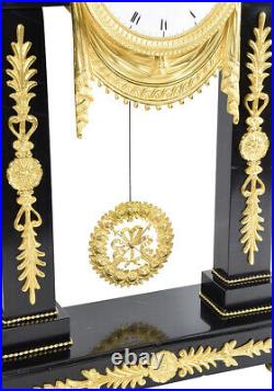 PORTIQUE EMPIRE. Kaminuhr Empire clock bronze horloge antique pendule uhren