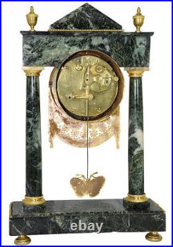 PORTIQUE TEMPLE. Kaminuhr Empire clock bronze horloge antique cartel pendule