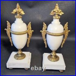 Paire de cassolettes pour pendule en marbre & bronze style Louis XVI