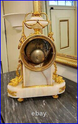 Pendule Borne style Louis XVI en bronze doré et Onyx blanc sgn RAINGO FRERES XIX