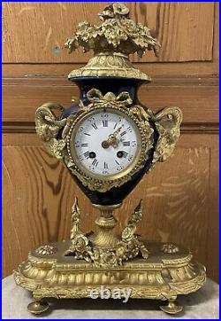 Pendule Bronze Doré Porcelaine Bleue de Sèvres XIXeme Napoleon III French Clock