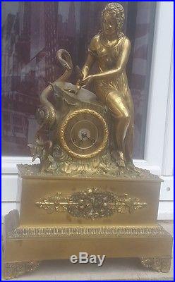 Pendule D Epoque Louis Xvi, Bronze Dore, Femme! Au Serpent. / Hauteur 47 C