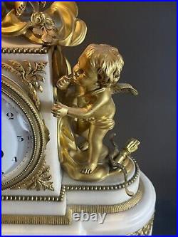 Pendule De Style Louis XVI En Bronze Doré Et Marbre Blanc Du Milieu Du XIXème