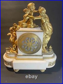Pendule De Style Louis XVI En Bronze Doré Et Marbre Blanc Du Milieu Du XIXème