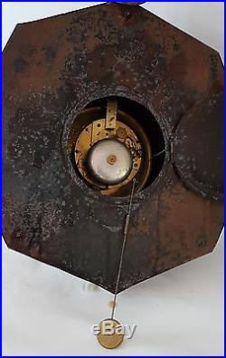 Pendule Horloge Clook Cartel D'applique Tole Oeil De Boeuf Vers 1830