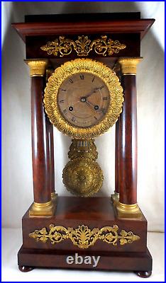 Pendule / Horloge à Portique acajou et bronze -EMPIRE 1820 Pendule / Horloge à Portique acajou et bronze -EMPIRE 1820