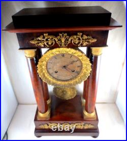 Pendule / Horloge à Portique acajou et bronze -EMPIRE 1820 Pendule / Horloge à Portique acajou et bronze -EMPIRE 1820