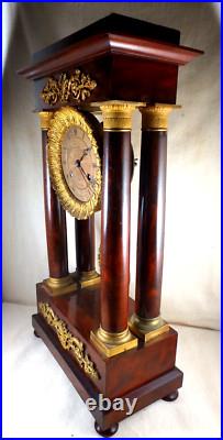 Pendule / Horloge à Portique acajou et bronze -EMPIRE 1820 Pendule / Horloge à Portique acajou et bronze -EMPIRE 1820