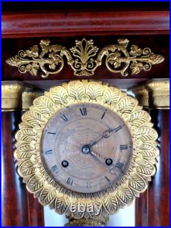 Pendule / Horloge à Portique acajou et bronze -EMPIRE 1820 Pendule / Horloge à Portique acajou et bronze -EMPIRE 1820