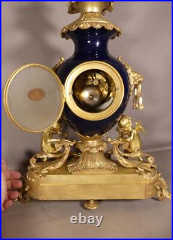 Pendule Napoléon III En Porcelaine Bleu De Sèvres Et Bronze Doré, époque XIX ème