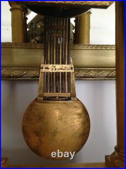 Pendule Portique début XIXème en bronze doré