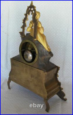 Pendule Restauration XIXème en bronze ciselé et doré mouvement à fil Pickard Pendule Restauration XIXème en bronze ciselé et doré mouvement à fil Pickard