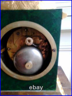 Pendule Uhr animalière Charles 10 en bronze patiné trompe l'oeil de malachite