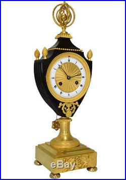 Pendule Vase. Kaminuhr Empire clock bronze horloge antique cartel