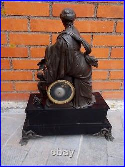 Pendule XIX°, Femme Drapée a l'Antique en Regule patine Bronze et Marbre