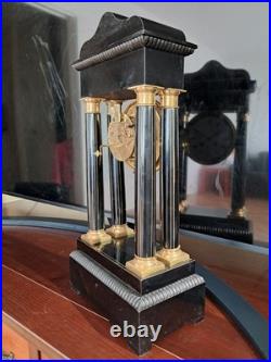 Pendule à colonnes