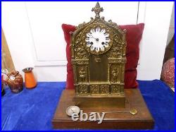 Pendule à la cathédale, L. Philippe, fonctionne 6 jours, H 37-42, socle bois, mt à fil