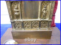 Pendule à la cathédale, L. Philippe, fonctionne 6 jours, H 37-42, socle bois, mt à fil