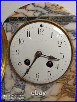 Pendule art deco marbre personnage regule peint en dore fonctionne sonne