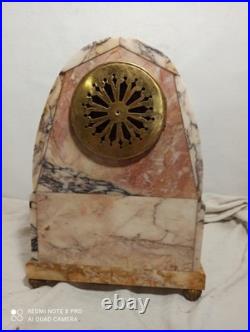 Pendule art deco marbre personnage regule peint en dore fonctionne sonne