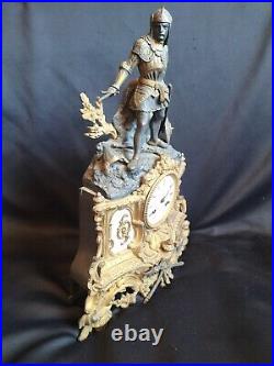 Pendule au chevalier/guerrier en bronze à double patine dorée & albâtre / XIXe
