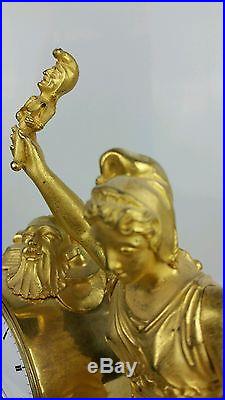 Pendule au thème du le fou du Roi en bronze doré vees 1820 signée