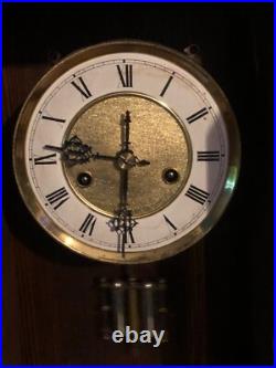 Pendule borne révisé fonctionne sonne toutes les demies heures style Henri II