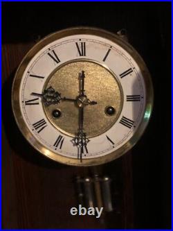 Pendule borne révisé fonctionne sonne toutes les demies heures style Henri II