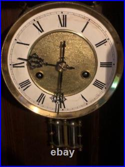Pendule borne révisé fonctionne sonne toutes les demies heures style Henri II