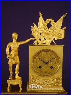 Pendule bronze doré Empire Restauration militaria french clock uhr 1810-1820