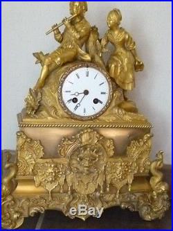Pendule bronze doré musicien, vergoldet bronze Kaminuhr, gold bronze clock reloj
