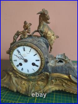 Pendule bronze doré XIXe avec chèvre mouvement à réviser style Napoléon III