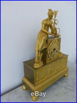 Pendule bronze doré à fil bergère french gilt bronze mantel clock