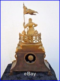 Pendule bronze dore sculpture Jeanne d'Arc d'époque Napoleon III 19ème