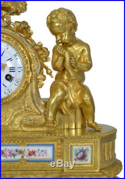 Pendule bronze et porcelaine. Kaminuhr Empire clock bronze horloge antique uhren