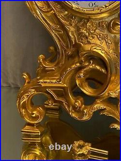 Pendule cartel en bronze doré de style Louis XV