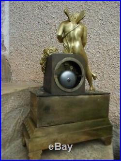 Pendule d'Honoré PONS en Bronze Doré à Sujet Allégorique Empire Restauration