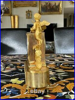 Pendule d'époque Empire en bronze doré décor Amour du papillons