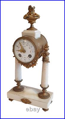 Pendule de cheminée / Horloge de manteau Portique en marbre blanc à 2 colonnes