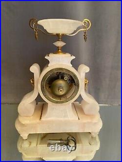 Pendule en albâtre et métal doré XIXe Napoléon III