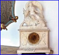 Pendule en albâtre sculpté représentant Europe, époque Restauration, vers 1830