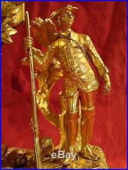 Pendule en bronze doré début XVIIIème mouvement à coq époque Louis XIV
