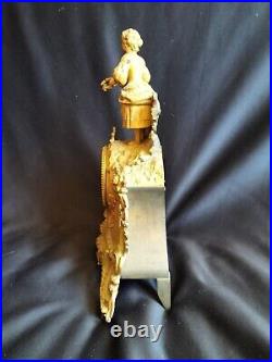 Pendule en bronze doré à jeune fille/paysanne Louis-Philippe / XIXe Napoléon III