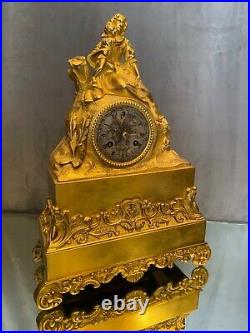 Pendule en bronze doré d'époque Charles X