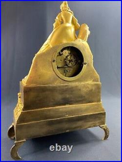 Pendule en bronze doré d'époque début XIXe