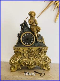 Pendule en bronze doré époque XIXe par Baullier & fils à PARIS (balancier à fil) Pendule en bronze doré époque XIXe par Baullier & fils à PARIS (balancier à fil)